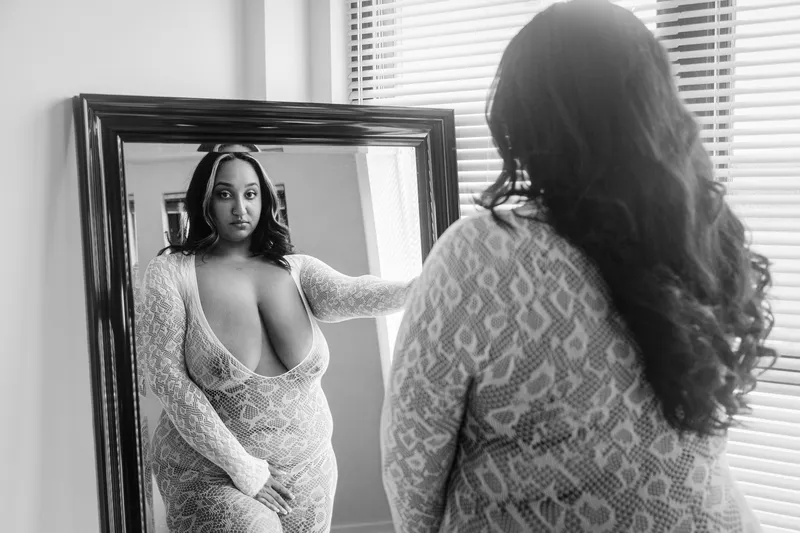 Editorial fine art boudoir pose